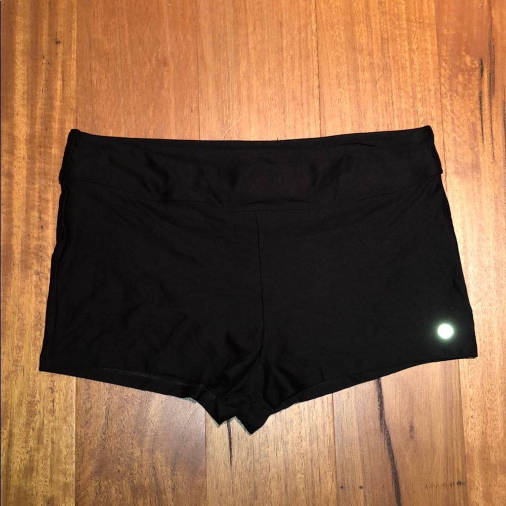 Black workout stretch shorts - L